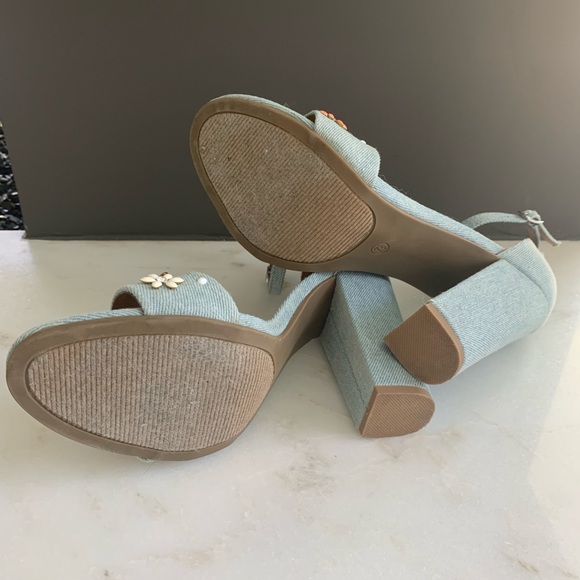🔥 Clearance Denim Bee Stacked Heel Sandals - Picture 5 of 9